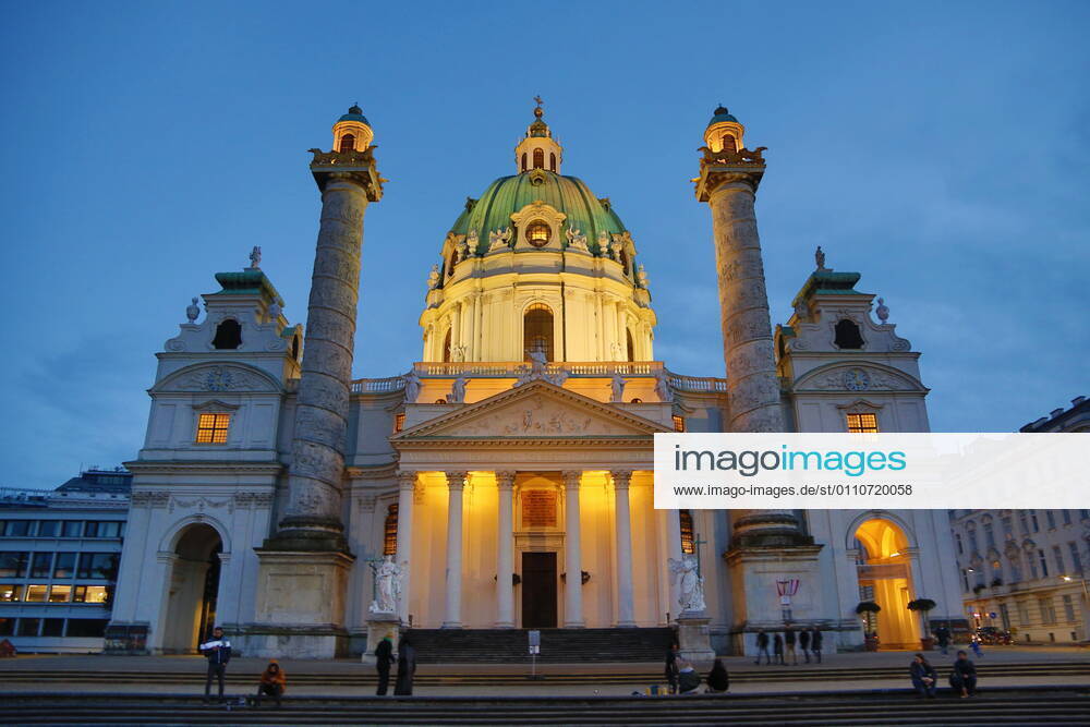 Covid 19 VIENNA 3 hard lockdown Vienna, 22 01 2021 Karlsplatz Karlskirche at night night shot Vienna Austria AVN101002439103