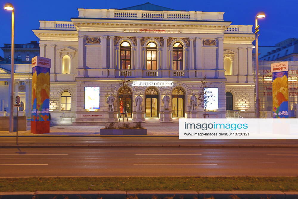 Covid 19 VIENNA 3 hard lockdown Vienna, 22 01 2021 Künstlerhaus Albertina Modern at night night shot Vienna Austria AVN101002439109