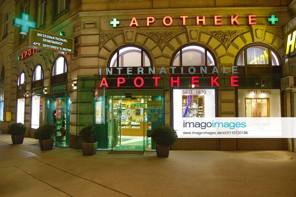 Covid 19 VIENNA 3 hard lockdown Vienna, 22 01 2021 International pharmacy on the Ring at night night shot Vienna Austria AVN101002439123
