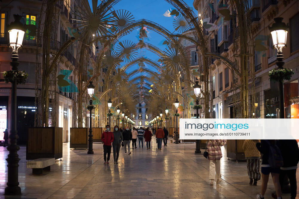 People walking along the Marques de Larios street during the mandatory closure..The third wave of coronavirus disease has impacted most daily income in the Andalusia region after the Christmas holidays. Following the increase of infections, several regional governments decided to take new measures such as limiting mobility perimeters between cities and towns and closing hospitality and commercial sectors in the afternoon. Malaga Spain - ZUMAs197 20210122_zaa_s197_076