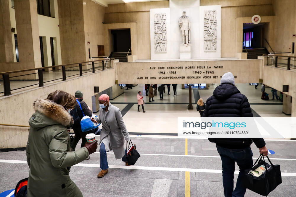 (210123) -- BRUSSELS, Jan. 23, 2021 -- Passengers are seen at the Brussels Central Station in Brussels, Belgium, Jan. 22, 2021. Belgium will start to ban non-essential travel from or to the country starting on Jan. 27, Prime Minister Alexander De Croo announced Friday. The ban will be valid until March 1. ) BELGIUM-BRUSSELS-COVID-19-TRAVEL BAN ZhangxCheng