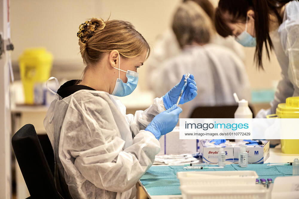 The vaccine is mixed before it is distributed to the residents at Plejecenter Faelledgaarden.