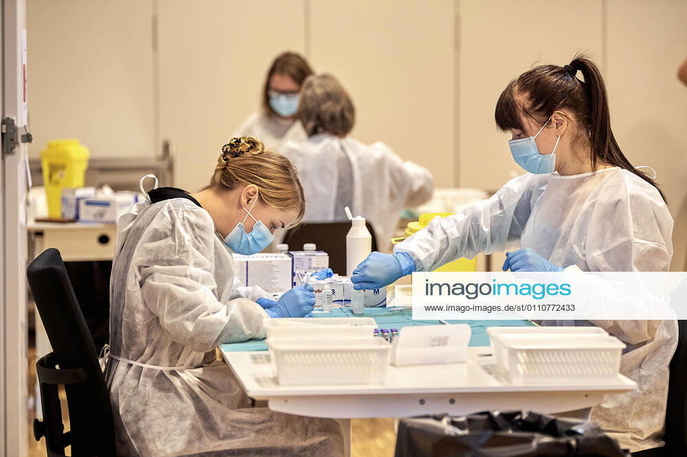 The vaccine is mixed before it is distributed to the residents at Plejecenter Faelledgaarden.