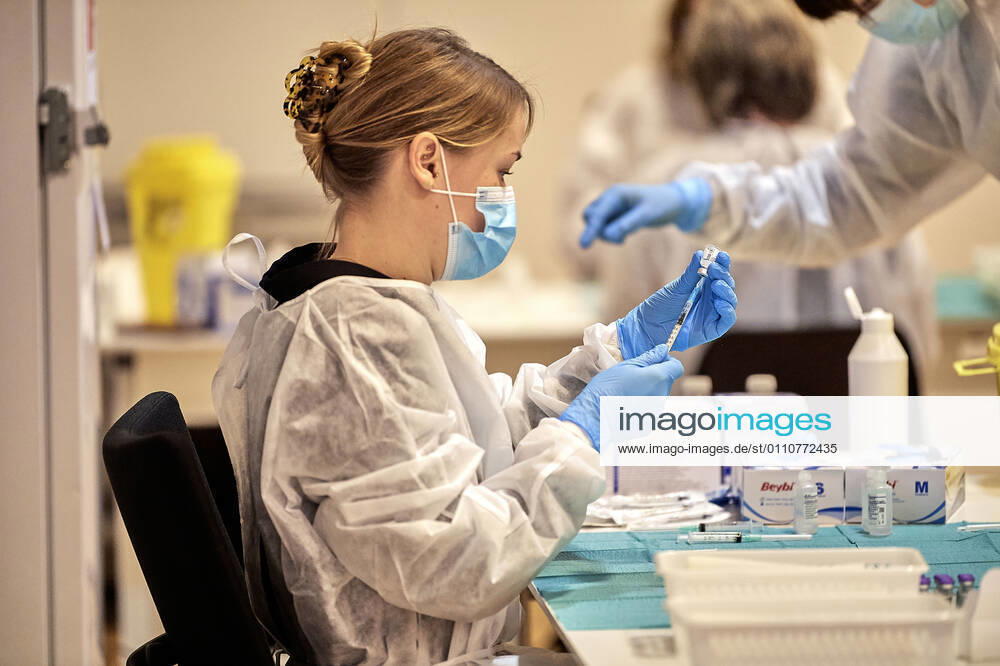 The vaccine is mixed before it is distributed to the residents at Plejecenter Faelledgaarden.