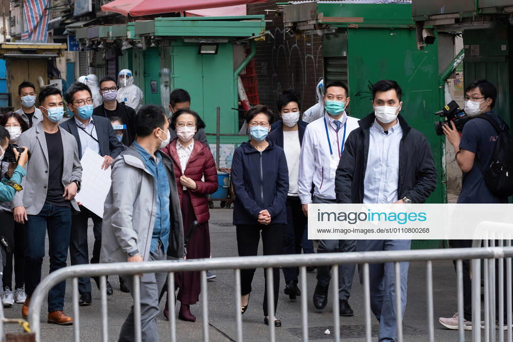 Carrie Lam (C), Hong Kong s Chief Executive wearing a face mask inspects an area in Jordan locked down by the government to contain the coronavirus (Covid-19) outbreak..Hong Kong has imposed its first Covid-19 lockdown in a densely-populated area to curb the spread of the coronavirus. Hong Kong China - ZUMAs197 20210123_zaa_s197_056