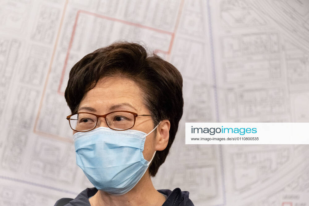 Carrie Lam, Hong Kong s Chief Executive wearing a face mask speaks to the media after inspecting an area in Jordan locked down by the government to contain the coronavirus (Covid-19) outbreak..Hong Kong has imposed its first Covid-19 lockdown in a densely-populated area to curb the spread of the coronavirus. Hong Kong China - ZUMAs197 20210123_zaa_s197_065