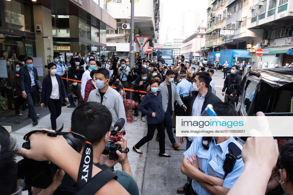 Carrie Lam, Hong Kong s Chief Executive, leaves after inspecting an area in Jordan locked down by the government to contain the coronavirus (Covid-19) outbreak..Hong Kong has imposed its first Covid-19 lockdown in a densely-populated area to curb the spread of the coronavirus. Hong Kong China - ZUMAs197 20210123_zaa_s197_066