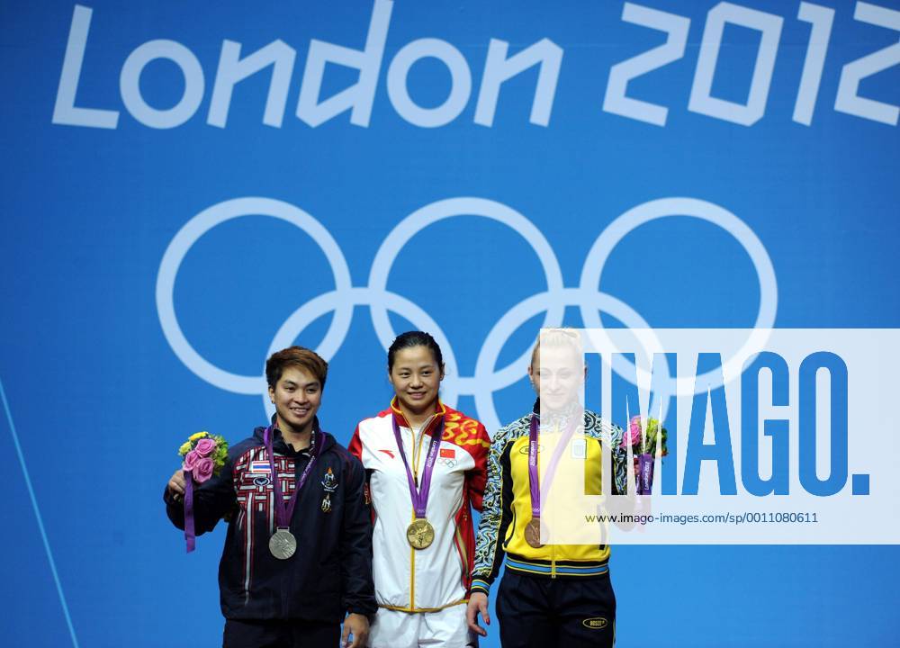 Gold Medalist Li Xueying of China (C), silver medalist Pimsiri Sirikaew of Thailand (L) and Yuliya Kalina of Ukraine pose for pictures during the victory ceremony of women s weightlifting 58kg competition, at London 2012 Olympic Games in London -
