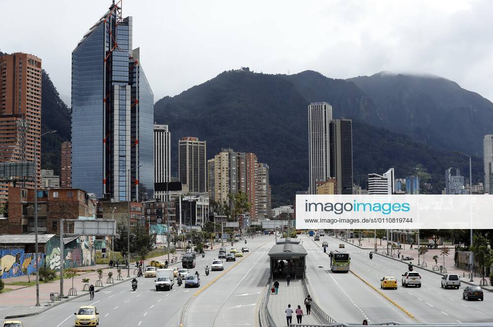 View of the streets almost empty during the strict quarantine due to the second peak of contagion of covid-19, in downtown Bogota, Colombia, 23 January 2021. Colombia surpassed two million infections of covid-19 this Saturday by adding 15,551 new cases and became the eleventh country in the world to exceed that number, according to information from the Ministry of Health. Colombia exceeds two million infections of covid-19 !ACHTUNG: NUR REDAKTIONELLE NUTZUNG!