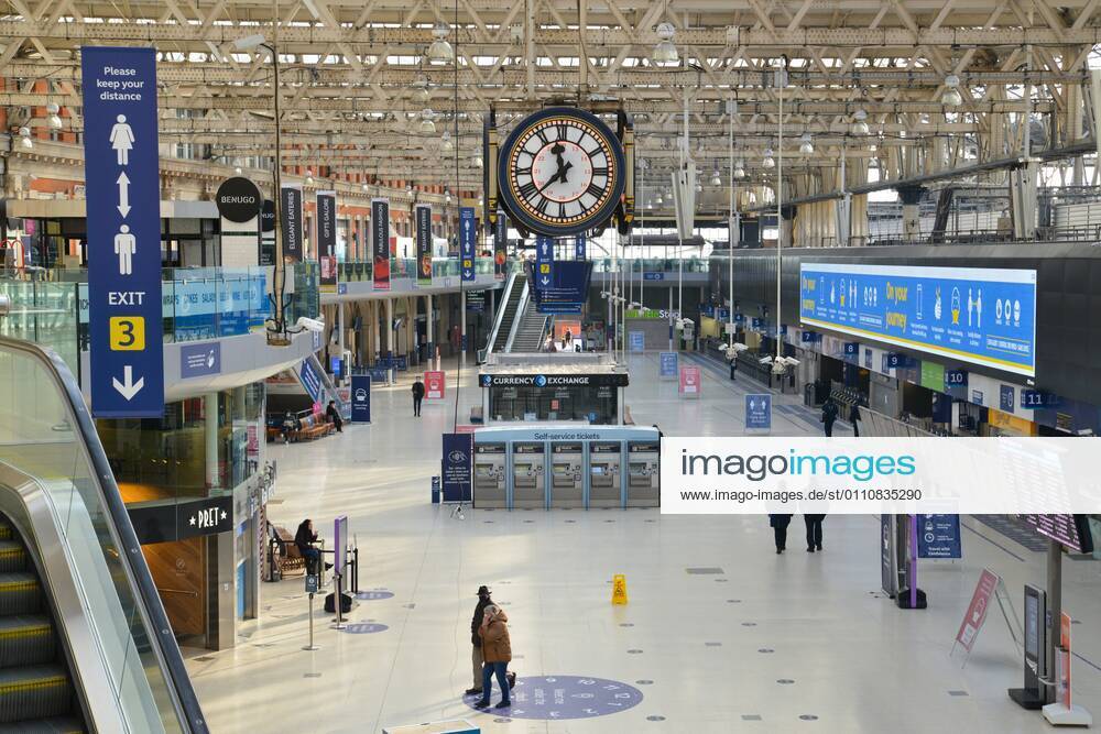 Commuters on the concourse at an almost empty London Waterloo railway station..Prime Minister Boris Johnson announced that there was evidence that the new variant of the coronavirus is more deadly. London United Kingdom - ZUMAs197 20210123_zaa_s197_134