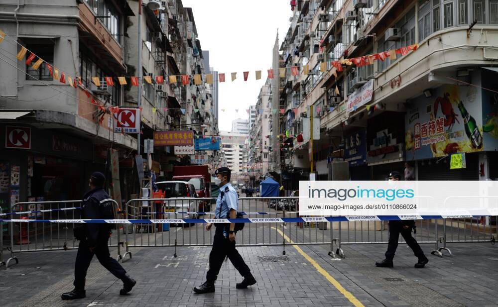 Coronavirus in China, Lockdown in Hongkong January 24, 2021, Hong Kong, CHINA: Police patrols walking through barricaded Temple Street in the restricted zone on the second day of lockdown.Jan-24,2021Hong Kong.ZUMA Hong Kong CHINA - ZUMAl137 20210124_zap_l137_009