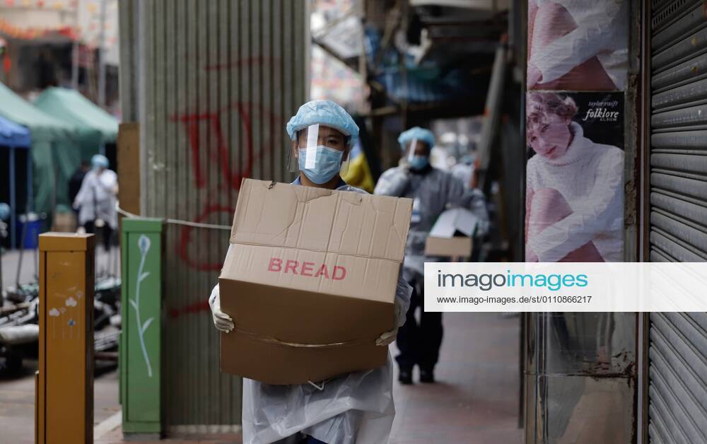 Government staff transporting box of bread for quarantined local residents on the second day of lockdown in Temple Street.Jan-24,2021Hong Kong.ZUMA Hong Kong CHINA - ZUMAl137 20210124_zap_l137_011