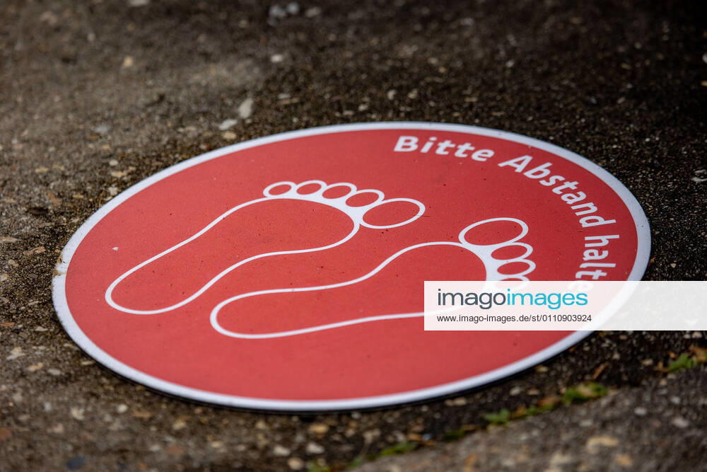 Stuttgart VfB Stuttgart II SSV Ulm 1846, football, mens, Regionalliga Suedwest, 17 matchday, 2020 2021 season, 24 01 2021, VfB Stuttgart II SSV Ulm 1846, football, mens, Regionalliga Suedwest, 17 matchday, 2020 2021 season, Please keep your distance, ground sticker, 24 01 2021,