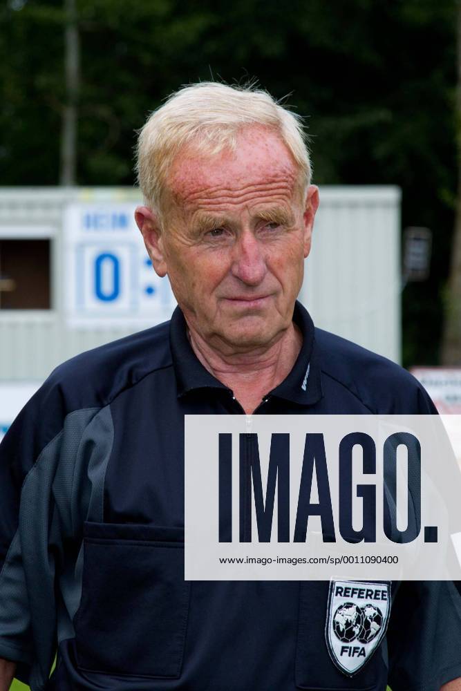 Referee Adolf Prokop (DDR,Deutschland) - Oldstarsspiel SV Wacker Helbra vs. Dynamo Dresden Oldies auf dem Sportplatz in Helbra - Portrait,28.07.2012,Deutschland,Fußball,Mann,Männer