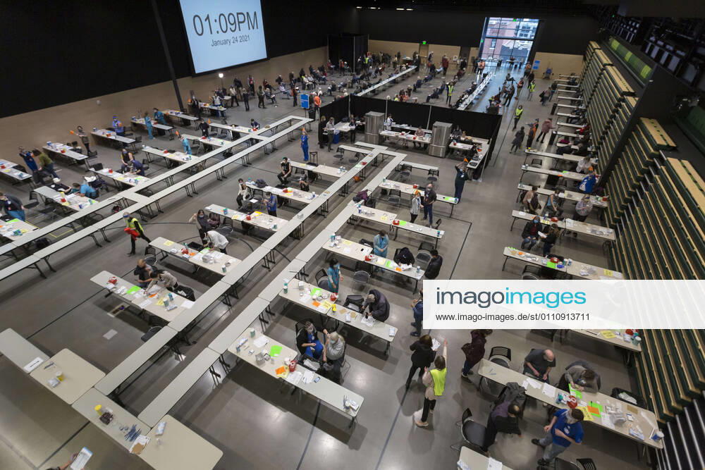 Seattle, Washington, U.S: Overview of the pop up COVID-19 vaccine clinic at the Amazon Headquarters in Seattle on Sunday, January 24, 2021. Amazon partnered with Virginia Mason Franciscan Health to vaccinate 2,000 Washingtonians who currently qualify to be vaccinated under the stateÃ¢â‚¬â ¢s COVID-19 Vaccine Phases guidelines. Seattle U.S. - ZUMAg235 20210124_zap_g235_007