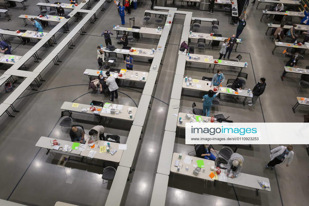 Overview of the pop up COVID-19 vaccine clinic at the Amazon Headquarters in Seattle on Sunday, January 24, 2021. Amazon partnered with Virginia Mason Franciscan Health to vaccinate 2,000 Washingtonians who currently qualify to be vaccinated under the stateâ€⠢s COVID-19 Vaccine Phases guidelines. Seattle USA - ZUMAg235 20210124_zap_g235_018