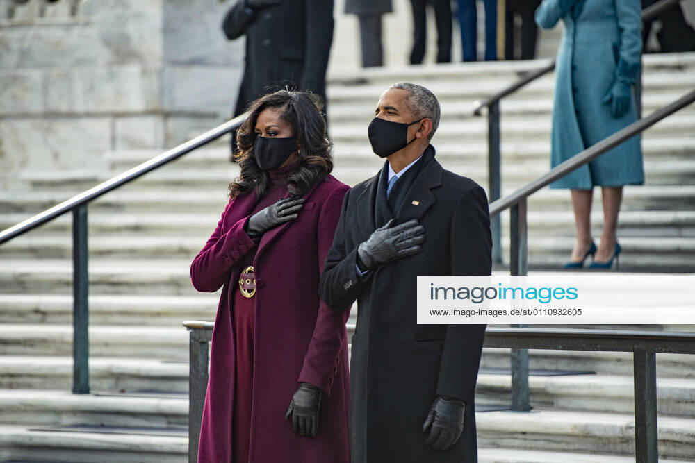 United States of America: Former President Barack Obama and former First Lady Michelle Obama, stand for the national anthem during a wreath ceremony at Arlington National Cemetery, part of the 59th Presidential Inauguration events January 20, 2021 in Arlington, Virginia. Arlington United States of America - ZUMAp138 20210120_zaa_p138_107