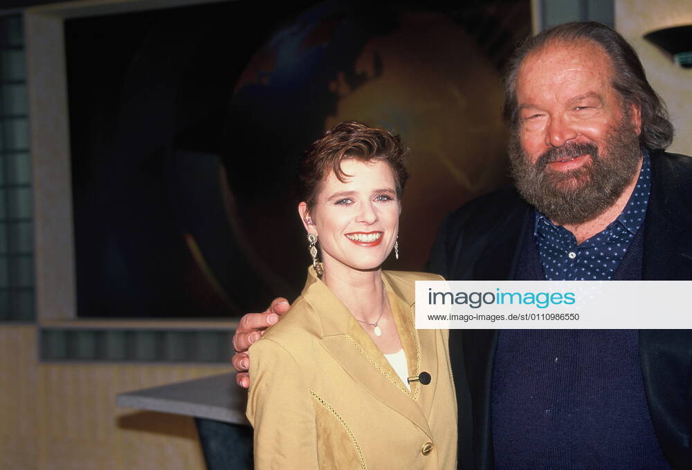 The actor Bud Spencer poses with presenter Kersten Kruse at Punkt12 recorded on 16 03 1995
