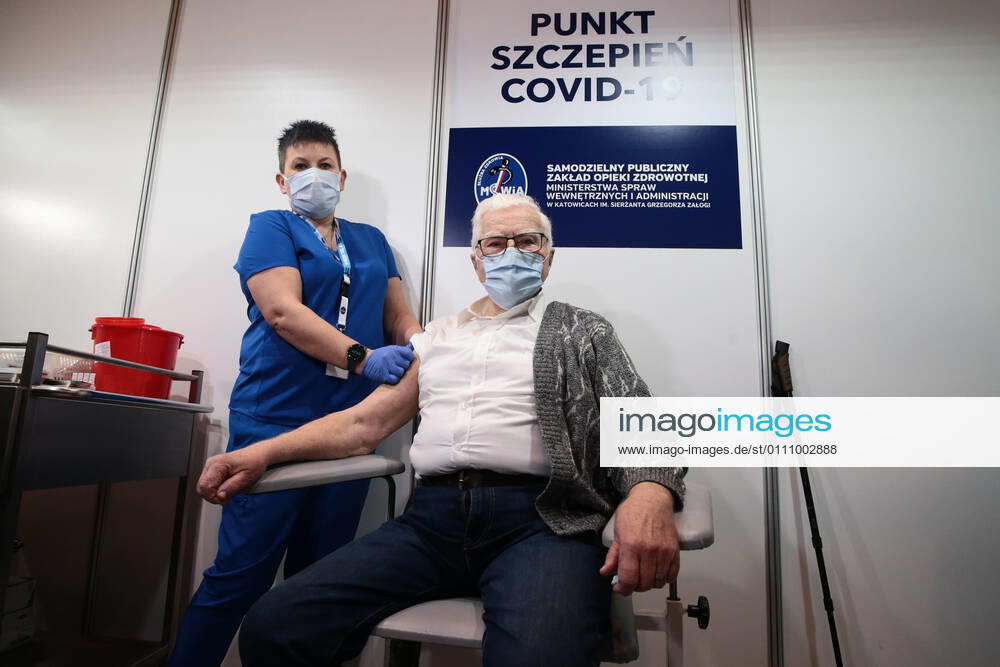 Start of the vaccinating as a part of the national COVID-19 immunization programme for citizens aged over 80 Start of the vaccinating as a part of the national COVID-19 immunization programme for citizens aged over 80 on January 25, 2021 in Katowice, Poland. EN_01462006_0011