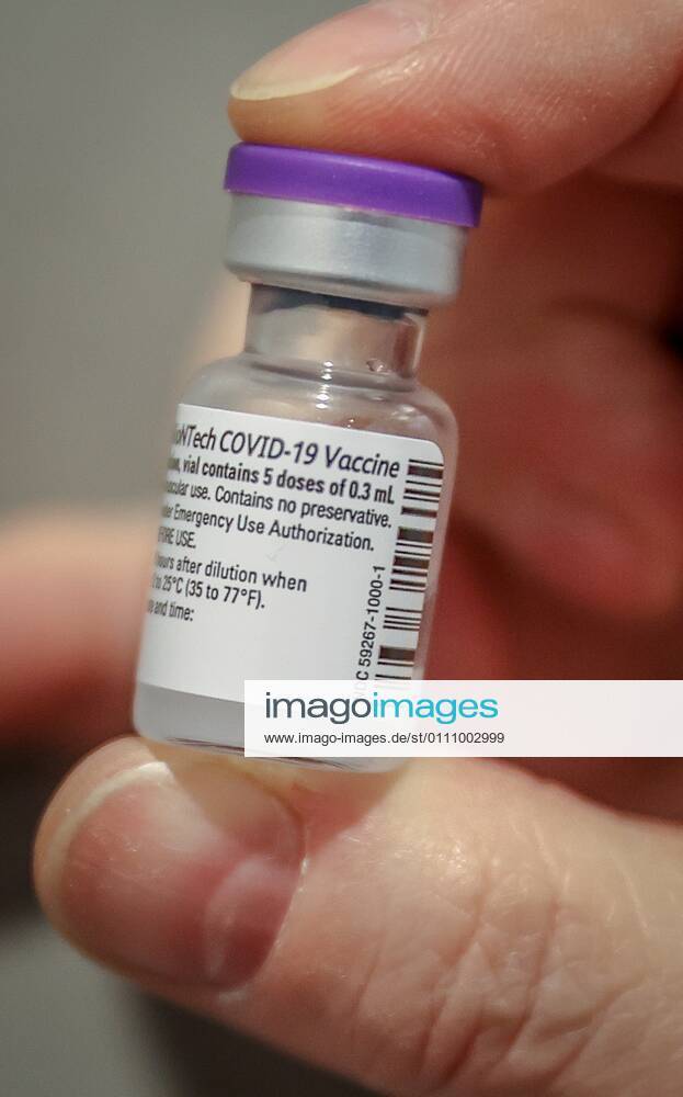 Start of the vaccinating as a part of the national COVID-19 immunization programme for citizens aged over 80 25.01.2021 Gdansk. Punkt Szczepien przeciw COVID -19 w Amber Expo. Rozpoczelo sie szczepienie seniorow powyzej 80. roku zycia. Fot. Karolina Misztal REPORTER EN_01462016_0082