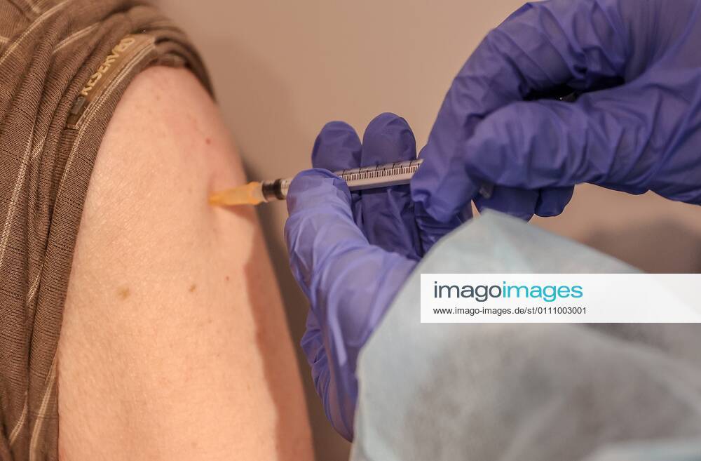 Start of the vaccinating as a part of the national COVID-19 immunization programme for citizens aged over 80 25.01.2021 Gdansk. Punkt Szczepien przeciw COVID -19 w Amber Expo. Rozpoczelo sie szczepienie seniorow powyzej 80. roku zycia. Fot. Karolina Misztal REPORTER EN_01462016_0084