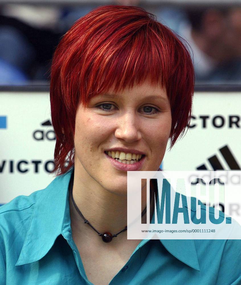 Kati Wilhelm (Deutschland) zu Gast beim FC Schalke 04 Fußball 1. BL Herren Saison 2003 2004, FC Schalke 04, Vdig Porträt Gelsenkirchen