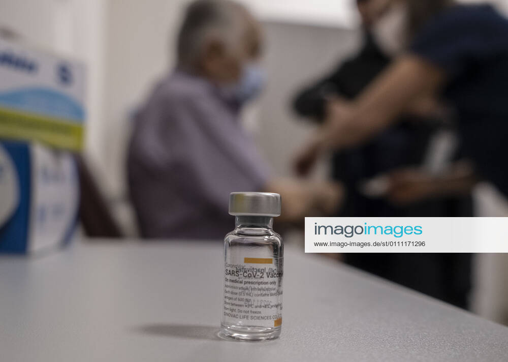 (210127) -- ISTANBUL, Jan. 27, 2021 -- A man receives a dose of COVID-19 vaccine in Istanbul, Turkey, Jan. 27, 2021. A state hospital in Turkey s largest city Istanbul Wednesday was filled with senior citizens who came to be vaccinated against COVID-19 as part of the ongoing mass inoculation program in the country. TO GO WITH Feature: Turkish seniors hope pandemic to end with COVID-19 vaccines (Photo by Xinhua) TURKEY-ISTANBUL-VACCINATION OsmanxOrsal