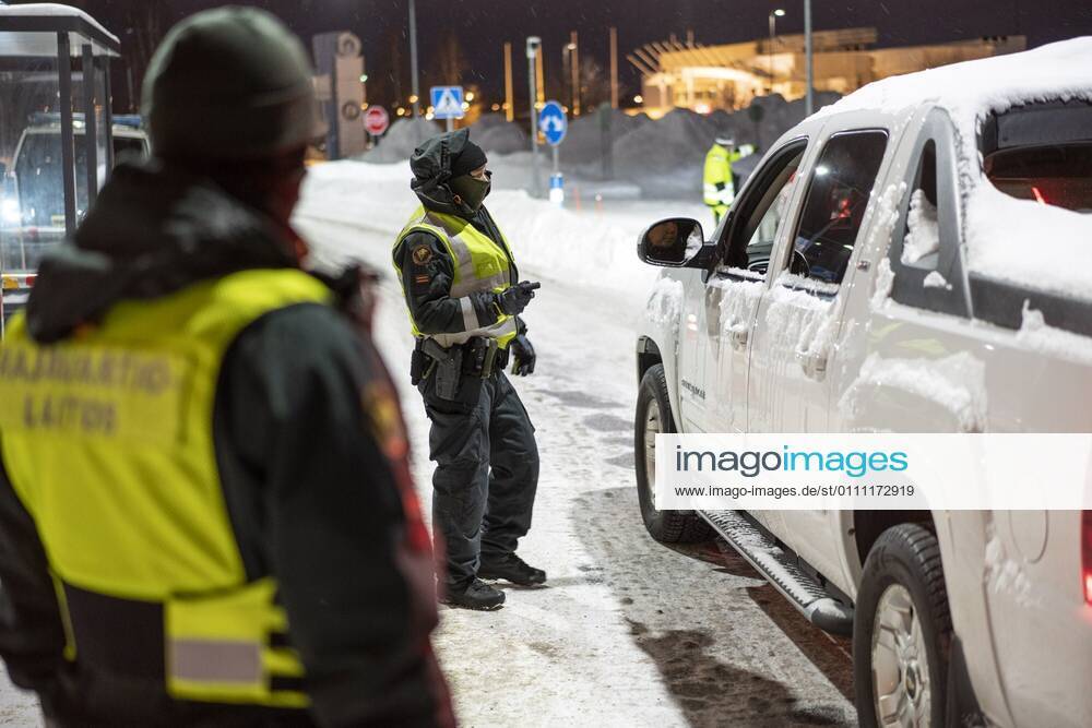 Finnish border guards checked the travel documents of the travellers at the border between Finland and Sweden in Tornio, Northern Finland on Wednesday, 27th Jan., 2021. Finland tightened the border restrictions on Wednesday due to the worsening situation with the Covid-19 pandemic. Tornio Tornea Finland
