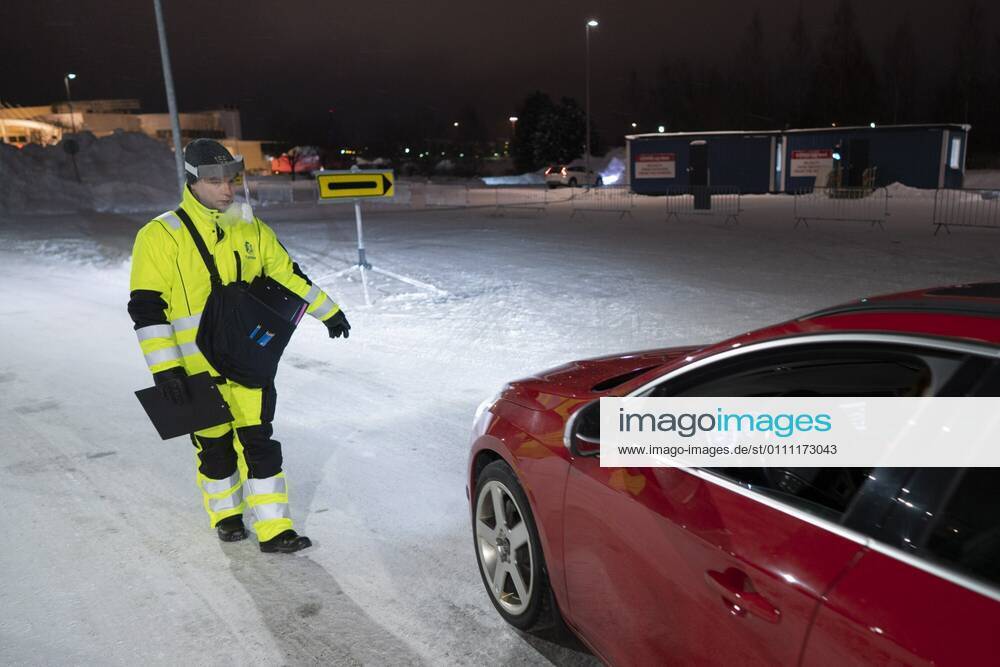 Finnish border guards checked the travel documents of the travellers at the border between Finland and Sweden in Tornio, Northern Finland on Wednesday, 27th Jan., 2021. Finland tightened the border restrictions on Wednesday due to the worsening situation with the Covid-19 pandemic. Tornio Tornea Finland