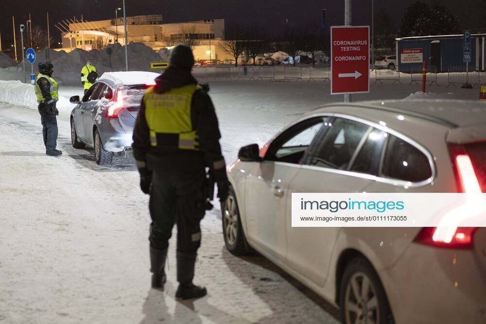 Finnish border guards checked the travel documents of the travellers at the border between Finland and Sweden in Tornio, Northern Finland on Wednesday, 27th Jan., 2021. Finland tightened the border restrictions on Wednesday due to the worsening situation with the Covid-19 pandemic. Tornio Tornea Finland
