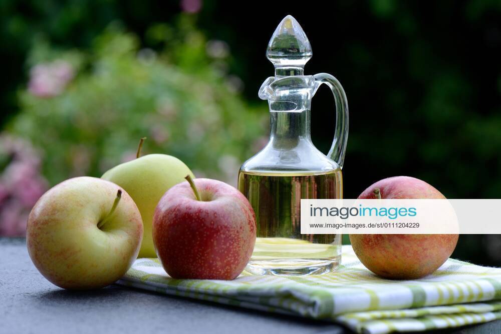 Carafe with apple cider vinegar and apples