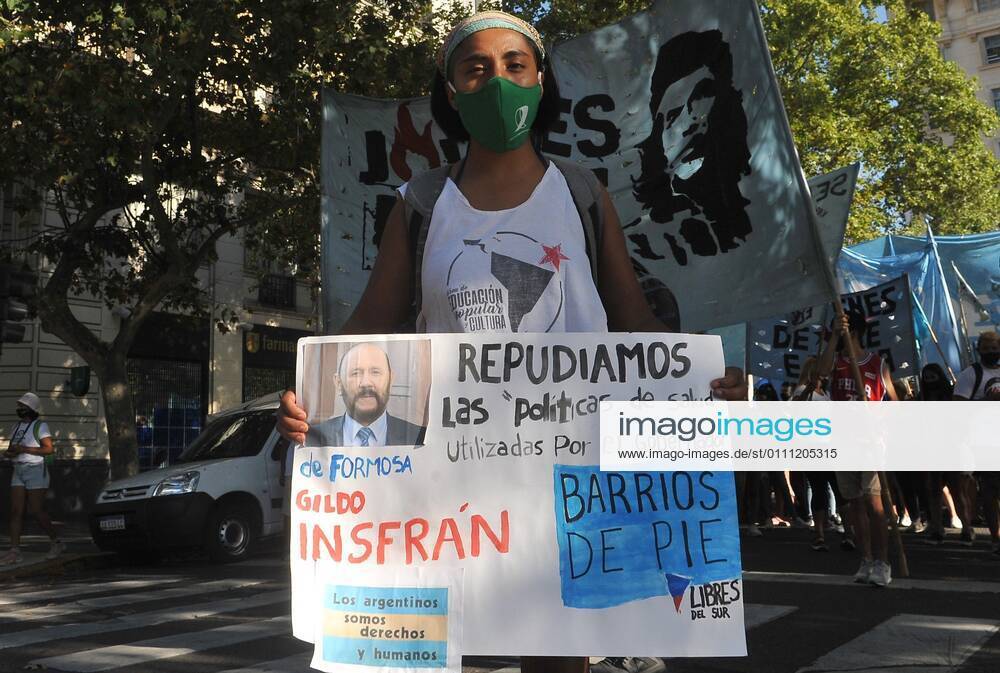 Militants of the Barrios de Pie group protest against the health strategy, as they march today to the house in the province of Formosa in Buenos Aires, Argentina 27 January 2021. The health strategy of the Argentine province of Formosa to force people with mild or nonexistent symptoms of covid-19 to remain in isolation centers has generated a strong political controversy in the country, with citizen protests, accusations of human rights violations and warnings from Amnesty International. Anticovid measures of Argentine province, in the crosshairs due to the situation of human rights !ACHTUNG: NUR REDAKTIONELLE NUTZUNG!