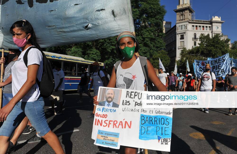 Militants of the Barrios de Pie group protest against the health strategy, as they march today to the house in the province of Formosa in Buenos Aires, Argentina 27 January 2021. The health strategy of the Argentine province of Formosa to force people with mild or nonexistent symptoms of covid-19 to remain in isolation centers has generated a strong political controversy in the country, with citizen protests, accusations of human rights violations and warnings from Amnesty International. Anticovid measures of Argentine province, in the crosshairs due to the situation of human rights !ACHTUNG: NUR REDAKTIONELLE NUTZUNG!