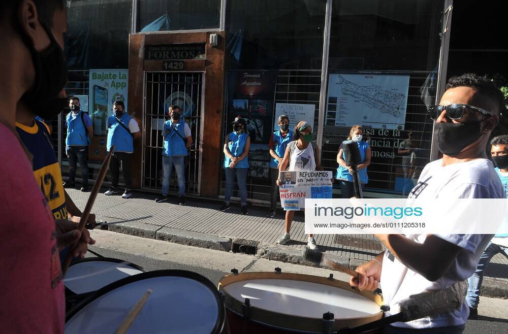 Militants of the Barrios de Pie group protest against the health strategy, as they march today to the house in the province of Formosa in Buenos Aires, Argentina 27 January 2021. The health strategy of the Argentine province of Formosa to force people with mild or nonexistent symptoms of covid-19 to remain in isolation centers has generated a strong political controversy in the country, with citizen protests, accusations of human rights violations and warnings from Amnesty International. Anticovid measures of Argentine province, in the crosshairs due to the situation of human rights !ACHTUNG: NUR REDAKTIONELLE NUTZUNG!