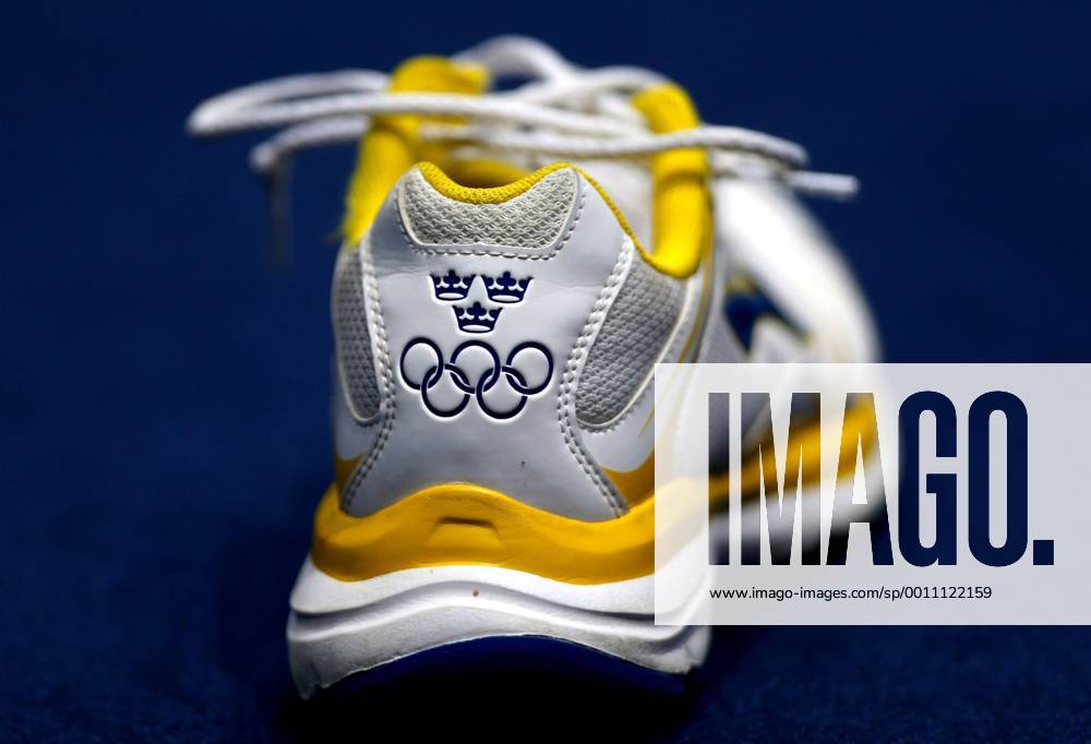 OLYMPIA - Olympische Spiele 2012 LONDON,ENGLAND,03.AUG.12 - DIVERS, OLYMPIA, TISCHTENNIS - Olympische Sommerspiele in London 2012, Mannschaft der Herren, Doppel. Bild zeigt einen Schuh.