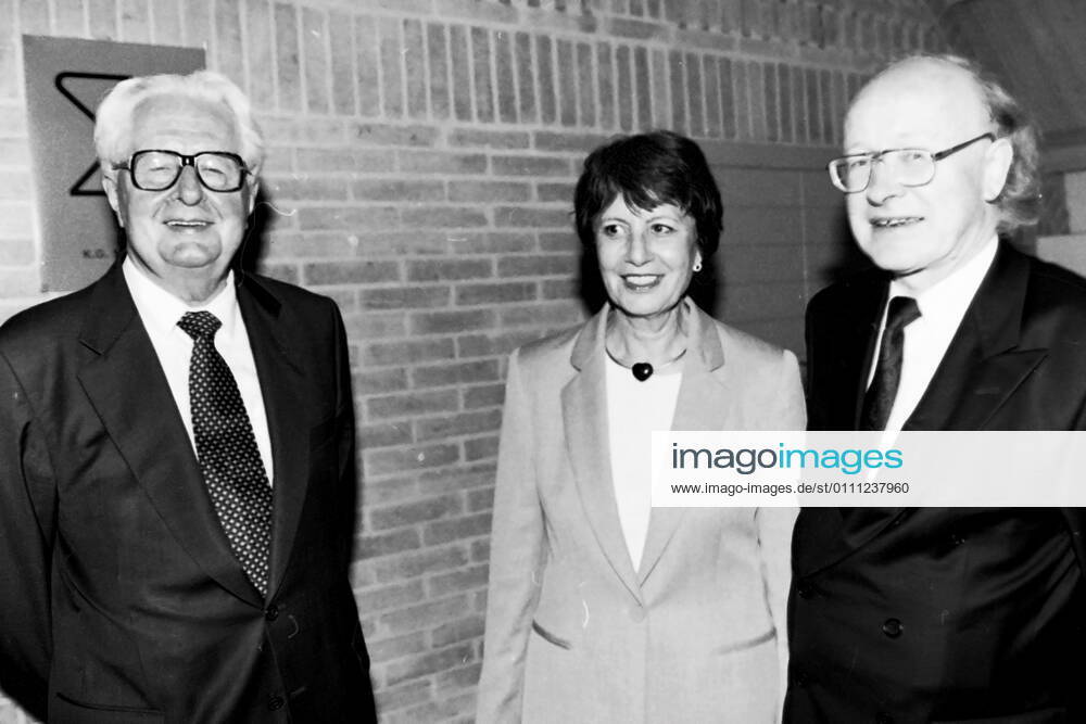 Archive Dr Hans Jochen Vogel Karl Otto Saur K G Publisher Munich 1999 Archive Motives Karl Otto Saur Publisher 50 Years K G Saur Publisher Munich
