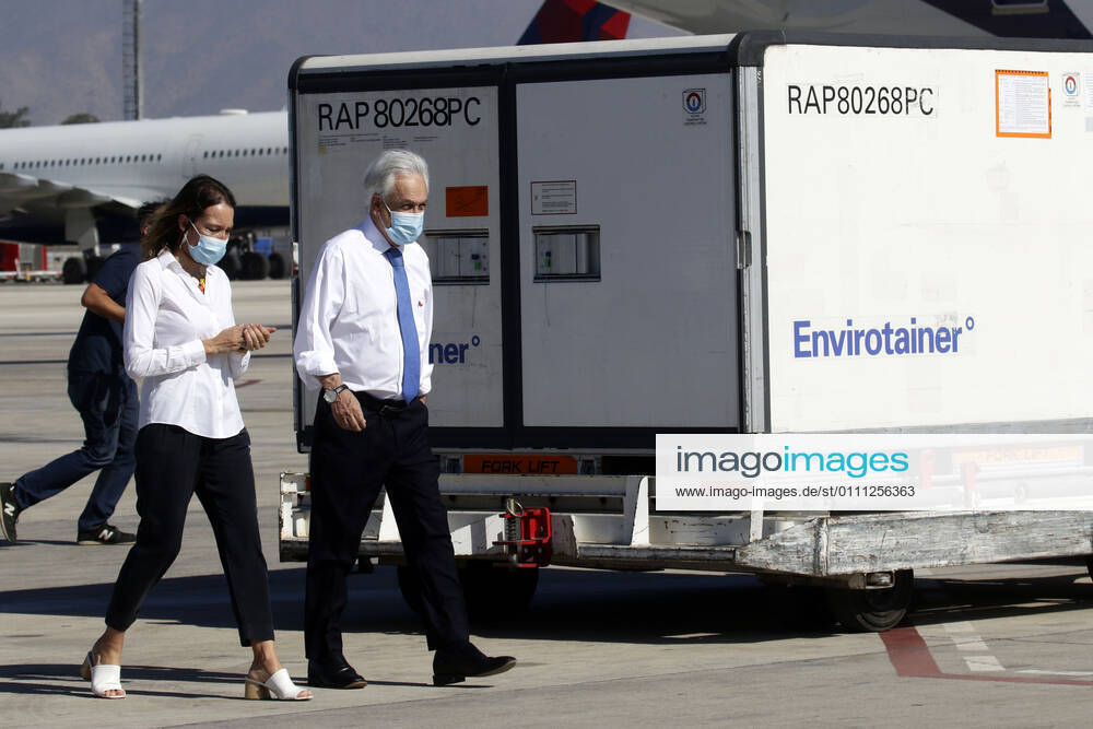 The President of the Republic Sebastian Pinera together with the Ministers of Health Enrique Paris and Foreign Affairs Andres Allamand, receive almost 2 million doses of the Sinovac vaccine against Covid 19 at the Nuevo Pudahuel airport Javier Salvo Aton Chile, Santiago Chile Aton Chile 483868
