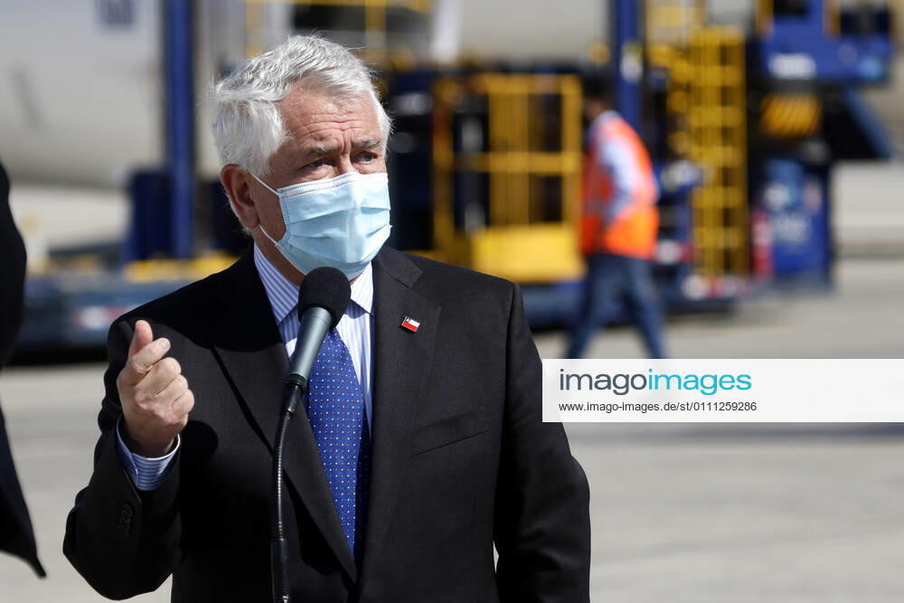The President of the Republic Sebastian Pinera together with the Ministers of Health Enrique Paris and Foreign Affairs Andres Allamand, receive almost 2 million doses of the Sinovac vaccine against Covid 19 at the Nuevo Pudahuel airport Javier Salvo Aton Chile, Santiago Chile Aton 483886