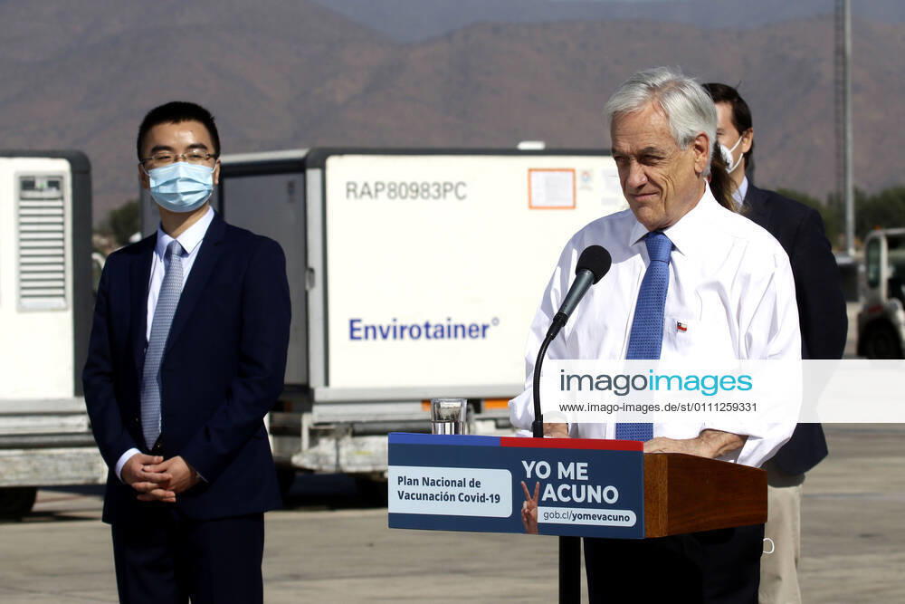 The President of the Republic Sebastian Pinera together with the Ministers of Health Enrique Paris and Foreign Affairs Andres Allamand, receive almost 2 million doses of the Sinovac vaccine against Covid 19 at the Nuevo Pudahuel airport Javier Salvo Aton Chile, Santiago Chile Aton Chile 483901