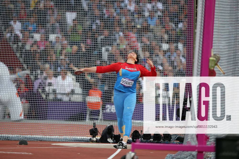 Darya Pishchalnikova of Russia competes during women s discus throw final competition, at London 2012 Olympic Games in London, Britain, on August 4, 2012. Darya Pishchalnikova of Russia won silvermedal. (Xinhua Wang Lili) (nxl) (OLY2012)BRITAIN-LONDON-ATHLETICS-WOMEN S DISCUS THROW