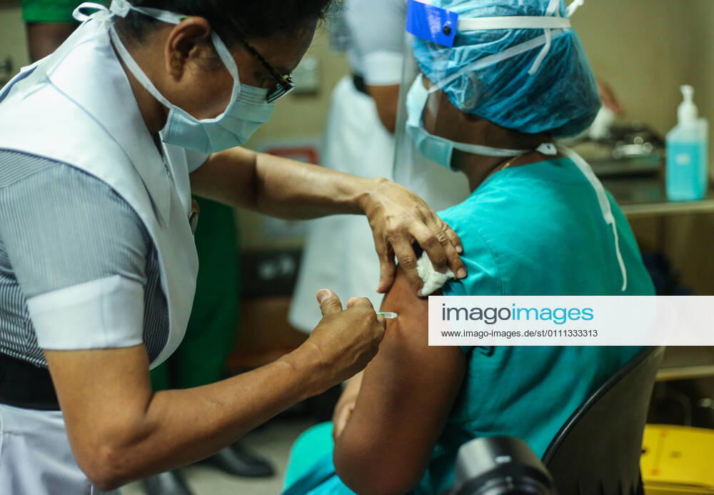 A Sri Lankan health worker receives an Oxford-AstraZeneca Covid-19 vaccine dose against the Coronavirus (COVID-19) at The National Hospital Colombo in Sri Lanka on January 29, 2021. Colombo Sri Lanka - ZUMAd152 20210129_znp_d152_004