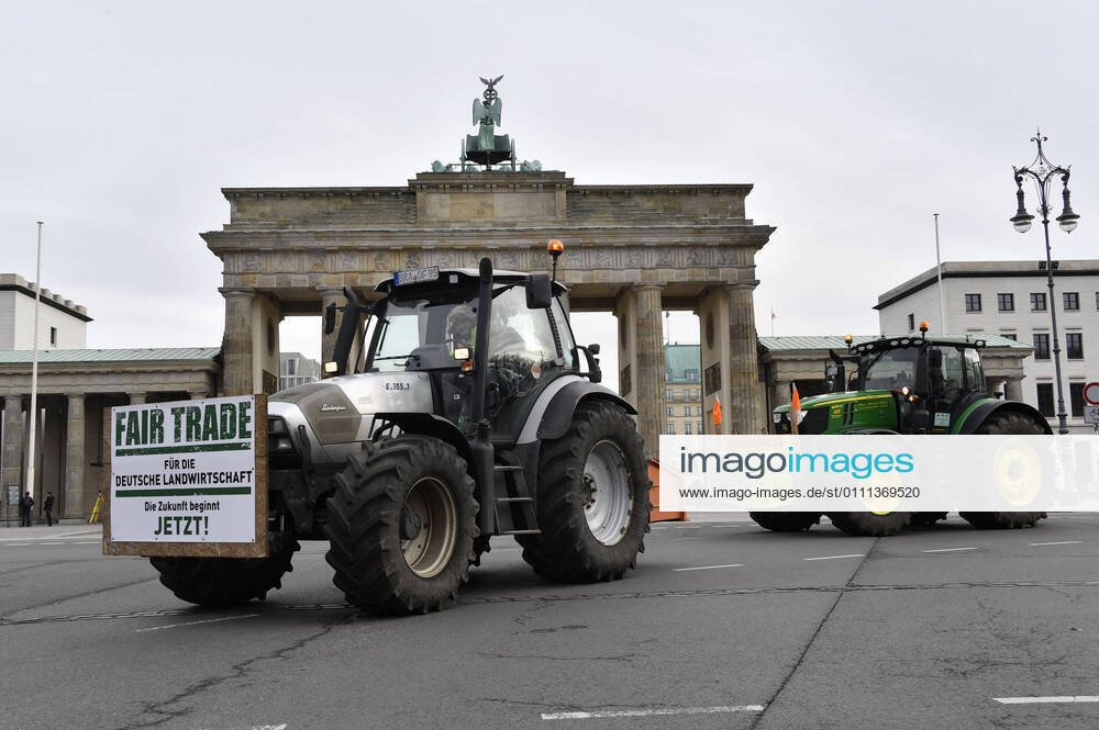 Farmers from all parts of Germany protest against the governments agricultural policy with their tractors in front of the Brandenburg Gate Berlin, 29 01 2021 Foto:xF.xFuturexImage