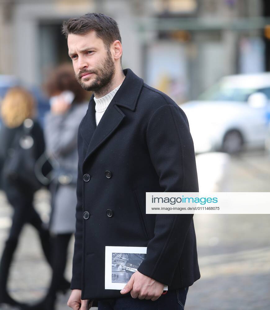 Hommage a Pierre Cardin a l eglise de la Madeleine en presence de Simon Porte Jacquemus CELEBRITIES: hommage a Pierre Cardin - Paris - 29 01 2021 JonathanRebboah Panoramic PESRK24022012