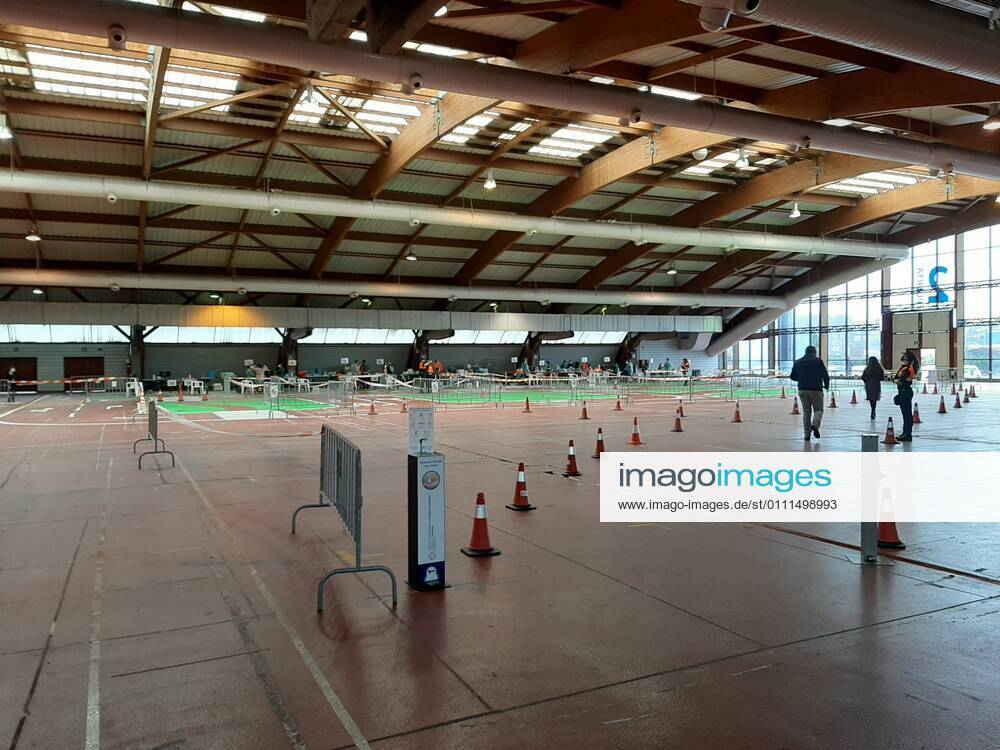 Mass screening device at the Amio fairgrounds in Santiago de Compostela, Galicia (Spain), on 30 January 2021. Some 9,000 people with health card in the health centers of Santiago and aged between 41 and 45 years -- excluding those positive for coronavirus and those who performed diagnostic tests Covid in the last 15 days -- have been summoned to participate in a population screening in the enclosure of Amio, in the Galician capital. 30 JANUARY 2021;AMIO;SANTIAGO DE COMPOSTELA;MASS SCREENING;SCREENING;CORONAVIRUS;EPIDEMIC;PANDEMIC LagenciaEP 01 30 2021 SANTIAGO DE COMPOSTELA, GALICIA SANTIAGO DE COMPOSTELA, GALICIA Spain