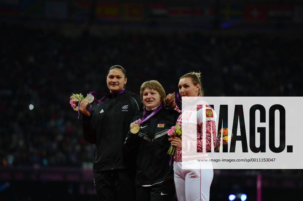 LONDON, Aug. 6, 2012 -- Goldmedalist Nadzeya Ostapchuk of Belarus (C), silvermedalist Valerie Adams of New Zealand (L) and bronzemedalist Evgenila Kolodko of Russia attend victory ceremony of women s shot put final contest, at London 2012 Olympic Games in London, Britain, on August 6, 2012. (Xinhua Yang Lei) (nxl) (OLY2012)BRITAIN-LONDON-ATHLETICS-WOMEN S SHOT PUT