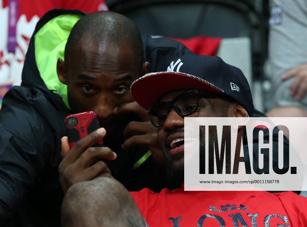 (120807) -- LONDON, Aug. 7, 2012 (Xinhua) -- Lebron James and Kobe Bryant of USA basketball team are picutured during women s basketball quarterfinal match between USA and Canada at London 2012 Olympic Games in London, Britain, on August 7, 2012. USA won 91-48. (Xinhua Meng Yongmin) (nxl) (OLY2012)BRITAIN-LONDON-BASKETBALL-WOMEN