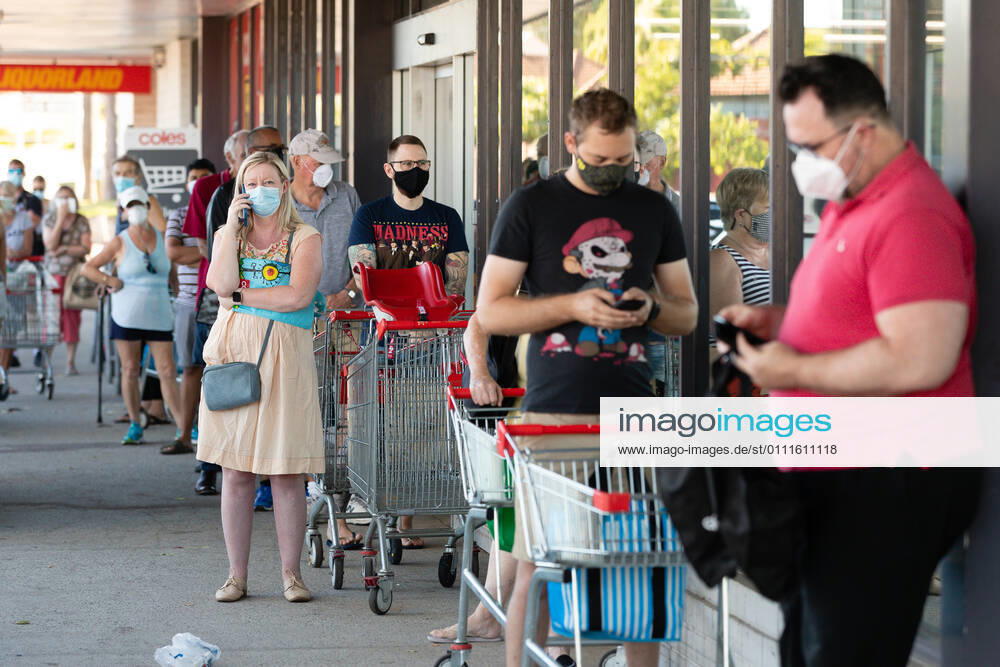 WA CORONAVIRUS COVID19, Shoppers wait for Coles in Maylands to open in Perth, Monday, February 1, 2021. West Australian Premier Mark McGowan yesterday called for a five-day lockdown for metropolitan Perth and two nearby regions after a COVID-19 hotel quarantine breach. ( NO ARCHIVING, , NO USE IN BOOKS WITHOUT CONSENT
