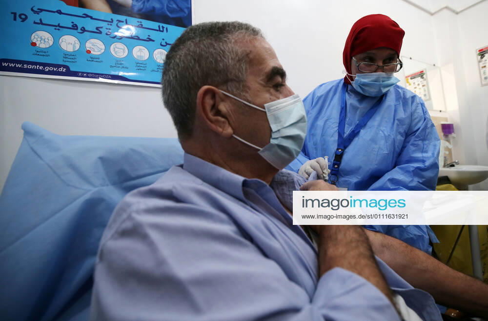 (210131) -- ALGIERS, Jan. 31, 2021 () -- A man receives an injection of COVID-19 vaccine at a clinic in Algiers, Algeria, Jan. 31, 2021. Algeria on Sunday reported 217 new COVID-19 cases, raising the total infections in the North African country to 107,339. Algeria s COVID-19 vaccination kicked off on Jan. 30 in the town of Blida, where the country s first coronavirus case was reported in early 2020. () AlGERIA-ALGIERS-COVID-19-VACCINATION Xinhua