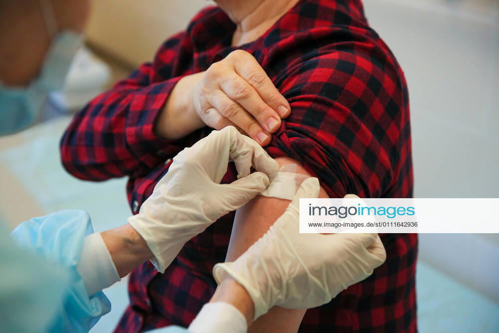 A medical worker and a patient after vaccination with the Gam-COVID-Vak (Sputnik V) vaccine against COVID-19 at Sochi s City Hospital No 4. Dmitry Feoktistov TASS TS0F5AA8