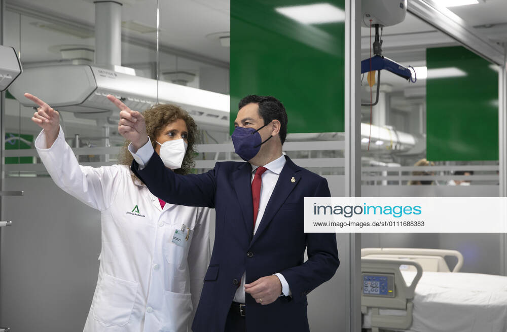The President of the Junta de Andalucia, Juanma Moreno (2l), with health personnel during the inauguration of the new Covid-19 Emergency Hospital, built in the former Military Hospital Vigil de Quinones. In Seville, (Andalusia, Spain), 01 February 2021. 01 FEBRUARY 2021 Maria JosÃ Lopez LagenciaEP 02 01 2021 Seville (Andalusia) Seville (Andalusia) Spain